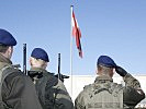 Der Ehrenzug beim Hissen der Bundesdienstflagge. (Bild öffnet sich in einem neuen Fenster)