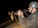 ... führte die Militärmusik den Großen Zapfenstreich auf. (Bild öffnet sich in einem neuen Fenster)