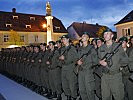 221 Soldaten stehen am Hauptplatz in Gleisdorf. (Bild öffnet sich in einem neuen Fenster)