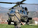 Die Soldaten üben auch die Zusammenarbeit mit Hubschraubern. (Bild öffnet sich in einem neuen Fenster)
