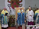 Die Pilger feierten die Festmesse gemeinsam mit Benedikt XVI. (Bild öffnet sich in einem neuen Fenster)
