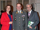 Hufler mit Landtagspräsidentin Mosler-Törnström und Abgeordnetem Steidl. (Bild öffnet sich in einem neuen Fenster)
