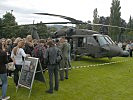 Reges Interesse beim Hubschrauber "Black Hawk". (Bild öffnet sich in einem neuen Fenster)