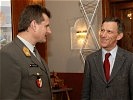 DI Martin Kastner von ICEP im Gespräch mit dem Wiener Militärkommandanten. (Bild öffnet sich in einem neuen Fenster)