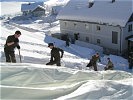 Die Soldaten des Jägerbataillons 12 verhinderten ein Abrutschen des Schnees.