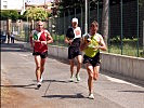 Die Teilnehmer beim 9.000-Meter-Geländelauf in der italienischen Mittagshitze.