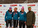 Die ersten Drei des Damen-Slaloms, v.l.: Michaela Nösig, Bernadette Schild und Mariella Voglreiter mit Oberst Gerhard Eckelsberger.