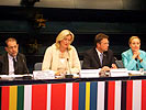 V.l.: EU-Beauftragter für Außenpolitik Solana, Außenministerin Plassnik, Verteidigungsminister Platter, EU-Kommissarin Ferrero-Waldner.