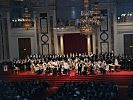 134 Akteure fanden Platz auf der Bühne: Gardemusiker, der Chor des BORG Hegelgasse und das klassische Operettenensemble Wien.