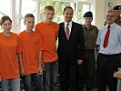Die Heeres-Lehrlinge mit Andreas Schieder, Oberstleunant Kaser und dem NR-Abgeordneten Franz Kirchgatterer.