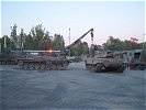 Ein 'Leopard'-Kampfpanzer wird wieder fit für die Übung gemacht.