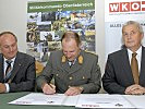Partnerschaft auf Schiene gestellt: (v.l.) WKO-Präsident Trauner und Militärkommandant Raffetseder.