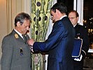 Karl Semlitsch erhält den "Chevalier de L’Ordre National du Mérite".