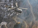 ...und ein "Alouette" III Hubschrauber helfen bei der Brandbekämpfung.