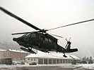 Ein S-70 "Black Hawk" beim Start in Richtung Paznauntal.
