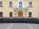 Die Generalstabsoffiziere vor der Landesverteidigungs- akademie.