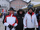 Bundesminister Mag. Norbert Darabos mit der Schilegende Karl Schranz (links) und dem Leiter des Sportbüros Ing. Wolfgang Gotschke (rechts) auf dem Weg zum Hahnenkammrennen