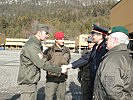...und der geschäftsführende Sicherheitsdirektor Christian Schmalzl bedankten sich bei den beiden Soldaten.
