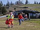 Ein "Black Hawk"-Hubschrauber des Bundesheeres flog Hilfskräfte auf den Eisenstein.