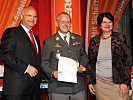 Oberst Andreas Sacken erhält den "Helfer Wiens Preis 2012".