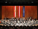 Die Militärmusik Salzburg auf der Bühne im Großen Festspielhaus.