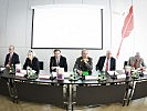 Am Podium, v.l.: Caspar Einem, Anneliese Rohrer, Norbert Darabos, Johann Pucher, Karl von Wogau und Hannes Androsch.