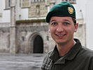 Oberleutnant Lukas Kriechbaumer vor der Militärakademie.