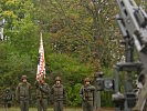 Die Fahne der Heerestruppenschule beim Festakt.