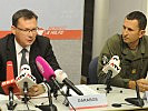 Verteidigungsminister Darabos: Über 2.000 Bewerber für die Profi-Miliz, 50 Bedienstete ersetzen 400 Grundwehrdiener in Heeresliegenschaften.