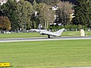 Knapp vor 10.00 Uhr landet das erste Mal ein Eurofighter unter Zuhilfenahme des Bremsfallschirmes am Flughafen Innsbruck.