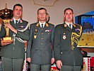 Stellvertretend für die siegreichen Soldaten der Garde nahm Major Thomas Güttersberger die Siegerpokale entgegen