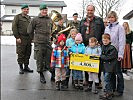 4.800 Euro spendeten die Soldaten für das SOS-Kinderdorf in Seekirchen.