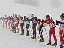 Die Startläufer des Biathlon Staffel-Bewerbes warten angespannt auf den Startschuß.
