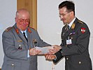 Wollen die Zusammenarbeit verstärken: Brigadegeneral Helmut Schöpe aus Deutschland, l., und Brigadier Hermann Kaponig.