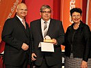 Friedrich Tuma, m., erhält den "Helfer Wiens Preis 2013".