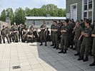 Die teilnehmenden Soldaten bei den Ausführungen von Andreas Baumgartner.