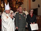 Der Militärbischof Christian Werner lobt das humanitäre Engagement von Brigadier Hirschmugl.