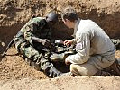 Die österreichischen Soldaten schulen die malischen Streitkräfte auch in der Verwundetenbergung und -versorgung.