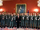 Bundespräsident Fischer mit den Soldaten der 2. Gardekompanie.