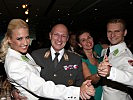 Auch Generalstabschef Commenda, hier beim Tanz mit Kathrin Menzinger, freute sich mit den Athleten.