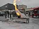 Jeder Teilnehmer konnte selbst versuchen, einen Brand zu löschen.