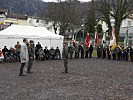 Meldung an Brigadier Ernst Konzett und Bürgermeister Markus Linhart beim Festakt.