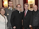 Bundespräsident Heinz Fischer, 2.v.r, besuchte die Premiere der Oper in der Maria-Theresien-Kaserne.