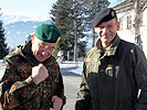 Brigadegeneral Hagemann, l., und Brigadier Pronhagl koordinieren die gemeinsame Gebirgsausbildung.