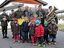 2.000 Euro spendeten die Soldaten für das SOS-Kinderdorf in Seekirchen.