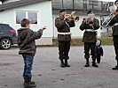 Wunsch erfüllt: Eines der Kinder durfte einmal die Militärmusik dirigieren.