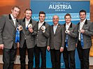 Beim Empfang in Innsbruck, v.l.: Dominik Landertinger, Simon Eder, Matthias Mayer, Minister Gerald Klug sowie Andreas und Wolfgang Linger.