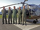 Major Udo Koller, r., mit den Fluglehrern aus Aigen.