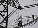 Kein Job für schwache Nerven: Leitungstrupps der Austrian Power Grid sorgen für rasche Schadensbehebung.