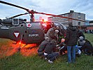 In Bosnien-Herzegowina haben die dort stationierten Heeres-Hubschrauber durch das Unwetter eingeschlossene Personen ausgeflogen.